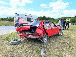 D-140’da Yavaşlayan Otomobile Çarparak Karşı Şeride Geçti