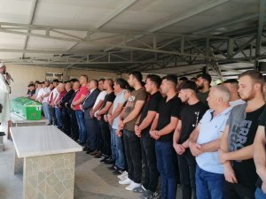 Kayalıklardan Düşerek Ölen Genç Son Yolculuğuna Uğurlandı