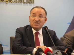 Bakan Bozdağ: “Biz Masayı Takip Ede Ede Yorulduk, Onlar Toplana Toplana Yorulmadılar”