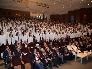 Hekim Adayları Beyaz Önlüklerini Giydi