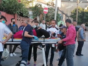 Yolun Karşısına Geçmeye Çalışan Kadına Otomobil Çarptı