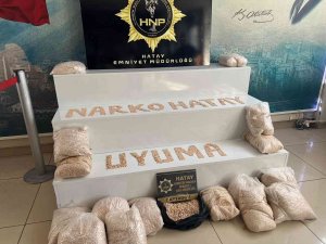 Hatay’da Polisten Kaçan Araçtan 450 Bin Adet Uyuşturucu Hap Ele Geçirildi