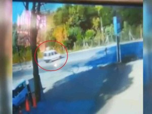 Hatalı Dönüş Yapan Araca Çarptı, Kask Sayesinde Kazayı Hafif Atlattı