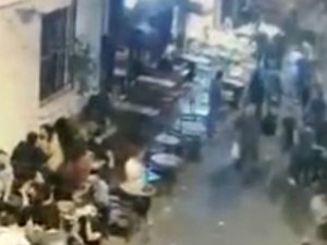 İ̇stanbul’da Cinayetle Biten Bıçaklı Kavga Kamerada: 8 Yerinden Bıçaklanarak Öldürüldü