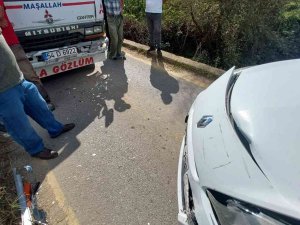 Otomobil İle Kamyon Köprüde Kafa Kafaya Çarpıştı: 1 Yaralı