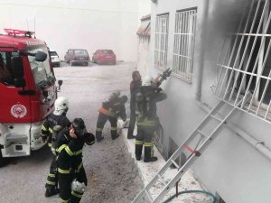 İ̇ş Yerinden Yükselen Dumanlar İtfaiyeyi Harekete Geçirdi