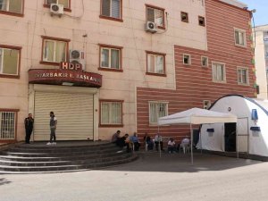 Diyarbakır Annelerinin Oturma Eylemi İlk Günkü Gibi Sürüyor