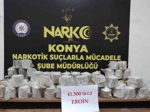 Dur İhtarına Uymayan Araçtan Atılan Çantalarda 41.5 Kilo Eroin Çıktı