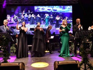 Burs’da Sanat Güneş’i Zeki Müren, Muhteşem Bir Geceyle Anıldı