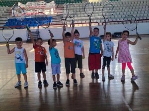Dinar’da Ücretsiz Tekvando Ve Tenis Eğitimleri Devam Ediyor