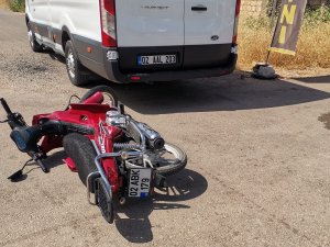 Motosiklet İle Minibüs Çarpıştı: 1 Yaralı