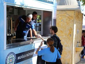 Büyükşehir, Öğrencilere Çorba Dağıtımına Başladı