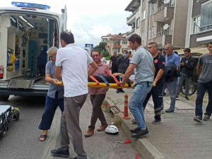 Yaya Geçidinden Geçen Motosiklete Hafif Ticari Araç Çarptı: 1 Yaralı