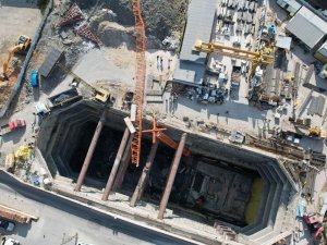 Sancaktepe’de Metro Çalışmasında Vinç Devrildi, O Anlar Kameraya Yansıdı
