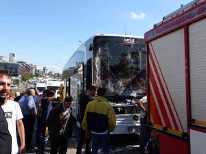 Pendik’te Yolcu Otobüsüyle Kamyon Çarpıştı: 2 Yaralı