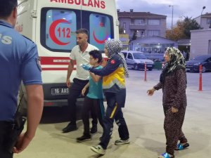 Parkta Salıncağın Zincirine Takılan Çocuğun Parmağı Koptu