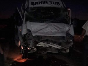 Nallıhan’da Traktörle İşçi Servisi Çarpıştı: 7 Yaralı