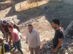 Mahalle Sakinleri İmece Usulüyle Cami Ve Taziye Evinin Çevre Duvarlarını Yaptı