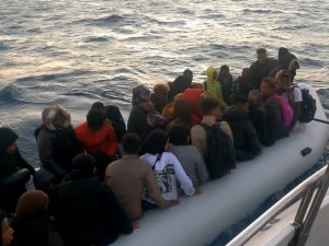 Ayvalık’ta Türk Karasularına İtilen 51 Göçmen Kurtarıldı