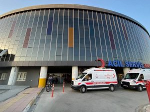 Erzincan’da Trafik Kazası: 1 Ölü, 4 Yaralı