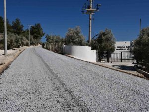 Kuşadası’nda Bir Haftada 29 Bin 200 Metrekare Asfalt Yol Kaplandı