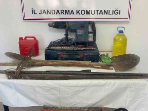 Define Avcıları Kazı Alanında Çay Demlerken Yakalandı