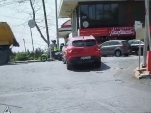 İ̇stanbul’da Feci Kaza Kamerada: Yolun Karşısına Geçerken Araç Çarptı