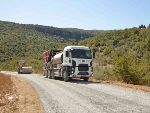 Mersin’de İlçelerdeki Grup Yolları Asfaltlanıyor