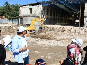 Başkan Çakın Eski Belediye Binasının Yerine Yapılacak Projeler Hakkında Bilgi Verdi