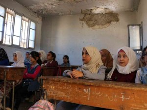 Suriye’nin Kuzeydoğusundaki Öğrenciler Savaşın Gölgesinde Ders Başı Yaptı