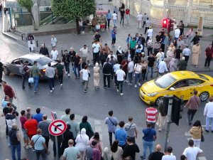 Fatih’te Kırmızı Işığa Aldırmadan Yolun Karşısına Geçen Yayalar Kamerada