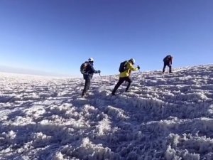 Vanlı Dağcılar 1 Ay İçerisinde Üçüncü Kez Ağrı Dağı’na Tırmandı