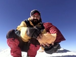 Ağrı Dağı’nda Kavun Kesip Çevre Sorununa Dikkat Çektiler