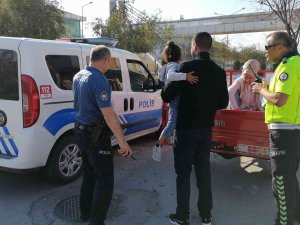 Polisten Alkışlanacak Hareket