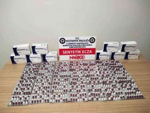 Kütahya’da Bir Araçta 588 Adet Sentetik Ecza Ele Geçirildi