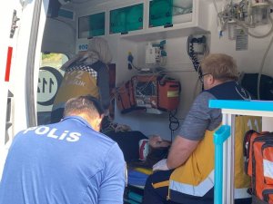 Maltepe’de Kontrolünü Kaybeden Taksi Sürücüsü, Otomobile Arkadan Çarptı: 2 Yaralı