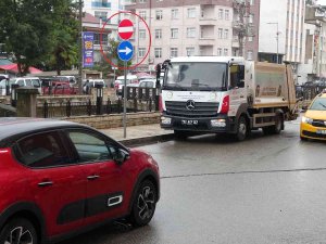 300 Metre Dolanmamak İçin Yolun 5 Metrelik Kısmındaki Ters Yön Yasağına Uymuyorlar