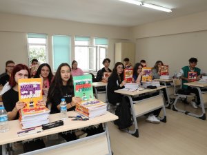 Başkan Demirtaş’tan İ̇lkem’li Öğrencilere Eğitim Seti Desteği