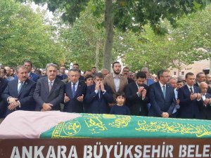 Eski Ak Parti Manisa Milletvekili Hüseyin Tanrıverdi’nin Eşi Son Yolculuğuna Uğurlandı
