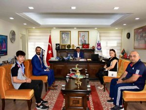 Başkan Çelik Şampiyon Sporcuları Ödüllendirdi