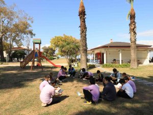 Yalova’da Öğrencilerden Açık Hava Kitap Okuma Etkinliği