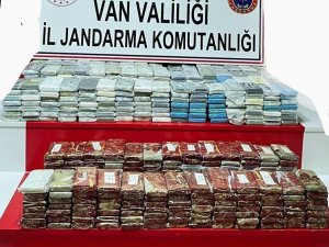 Van’da Bin 96 Adet Kaçak Cep Telefonu Ele Geçirildi