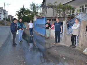 Boşa Akan Tonlarca Suya Geç Müdahaleye Mahalleli Tepki Gösterdi