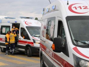 Edirne’de Toplu Ulaşım Aracı Otomobile Çarptı: 2 Yaralı