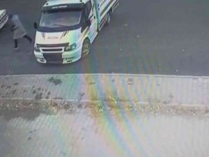 Çalıntı Otomobille Giderken Bir De Kamyonet Çaldılar