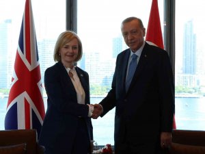 Cumhurbaşkanı Recep Tayyip Erdoğan İle İ̇ngiltere Başbakanı Liz Truss Arasındaki Görüşme Başladı.