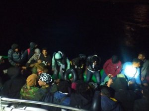 Ayvalık’ta Türk Karasularına İtilen 45 Göçmen Kurtarıldı