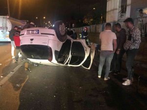 Takla Atan Otomobilden Çıkan 5 Arkadaşın Burunları Bile Kanamadı