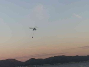 Marmaris’teki Orman Yangınına Havadan Söndürme Çalışmaları Başladı