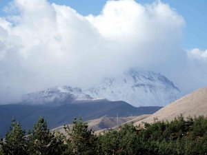Erciyes’e Mevsimin İlk Karı Yağdı